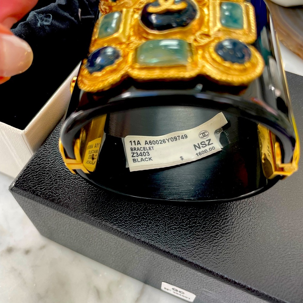 CHANEL CUFF - Picture 2 of 2